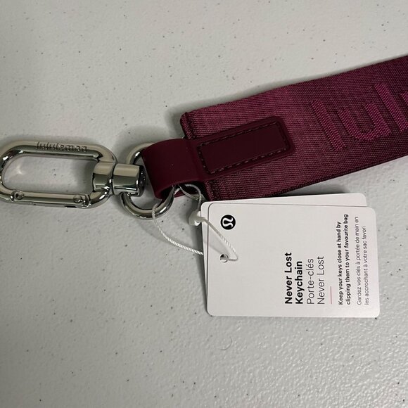 Lululemon Athletic Never Lost Keychain Graphic NWT Wild Berry / Sonic Pink - Picture 4 of 4